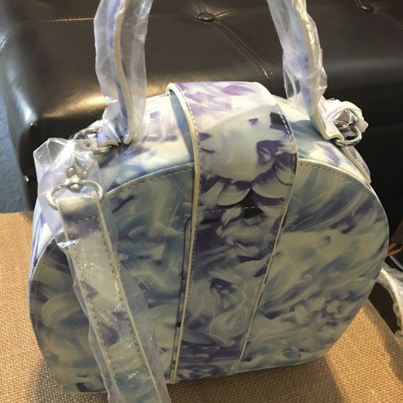 New Disney Cinderella Snob Essential Crossbody - Picture 7 of 8